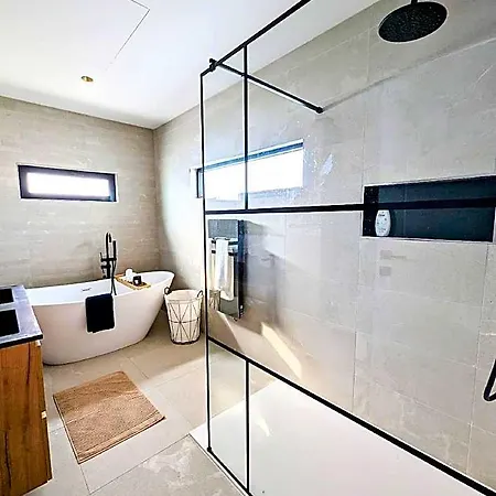 Monegasque 5*